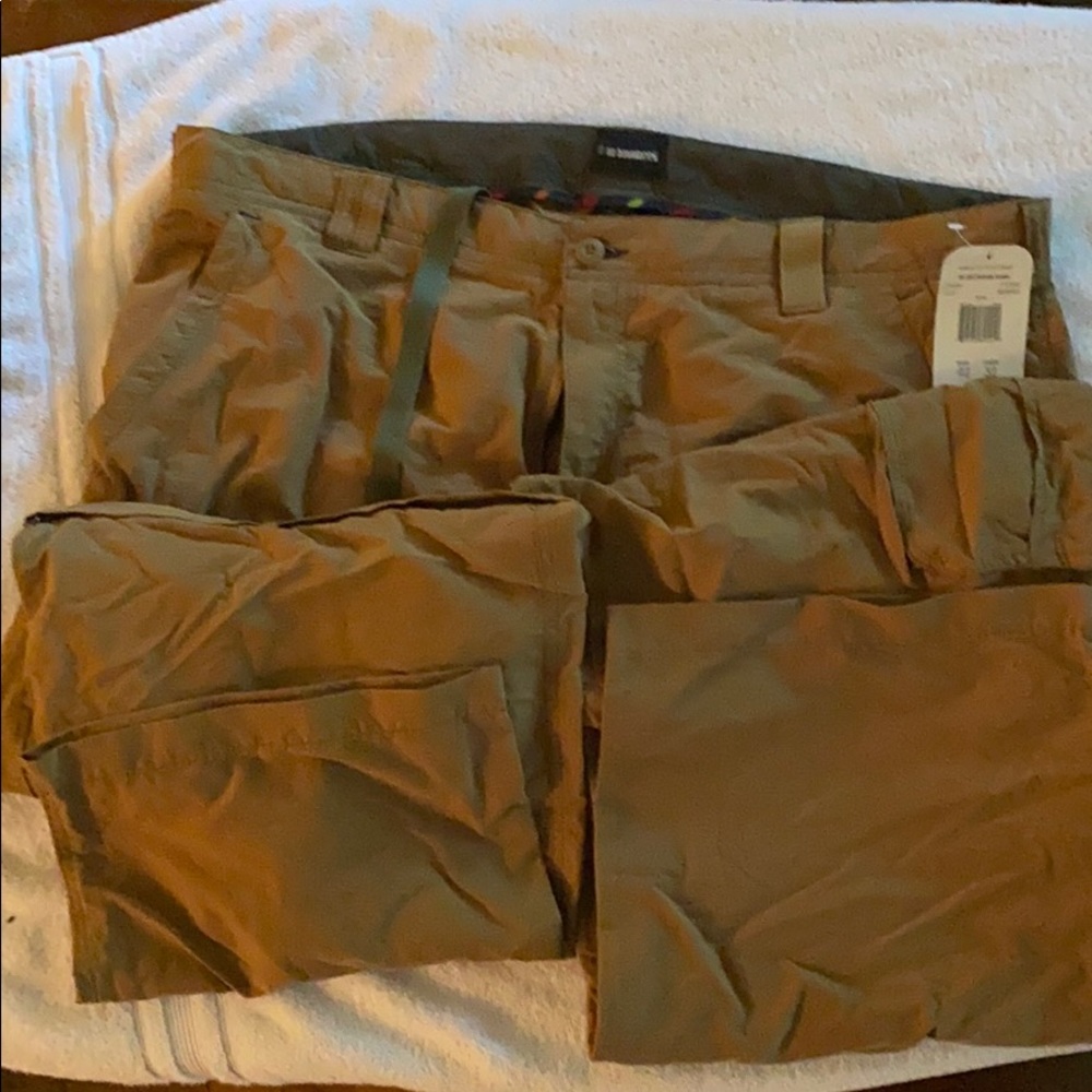 Men’s new  42/32 zip off leg pants/shorts